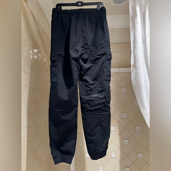 Women’s Medium Adidas Cargo Pants - Picture 12 of 16